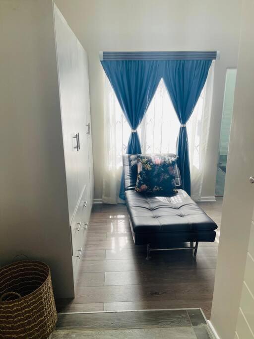 Private Modern 10 Bdrm Home Tucked Away In Sandton Johannesbourg Extérieur photo
